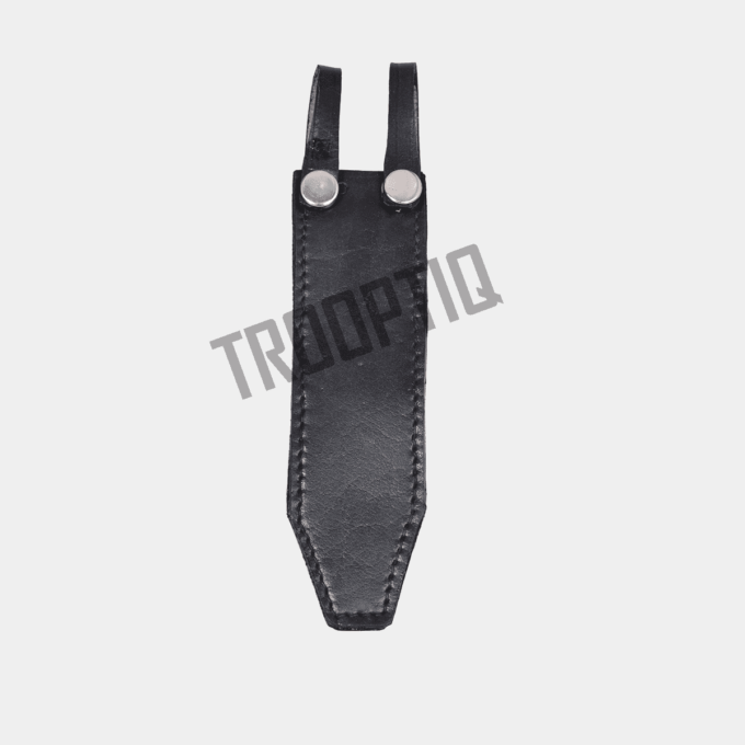 The knife cover is made from Vt leather which protects your knife from unwanted nicks.